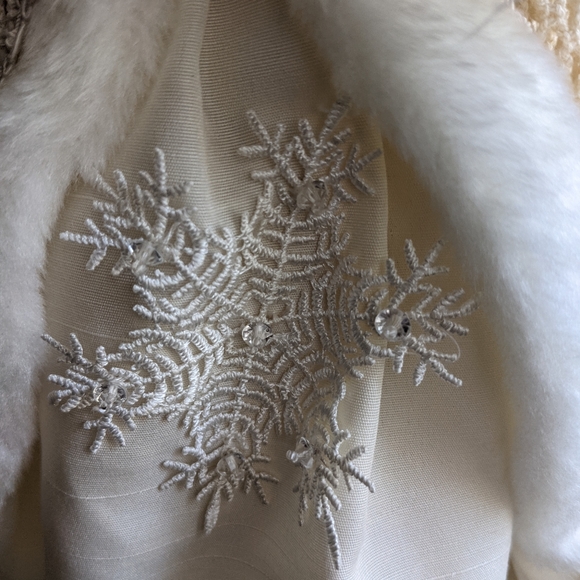 Angel Home Decor & Tree Topper - Picture 8 of 10